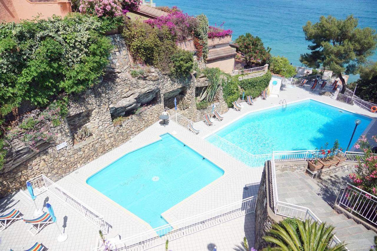 C22 Beachfront Villa - Spa Bath, Pool, Private Beach, Parking Free Marina dʼMarina dʼAndora エクステリア 写真